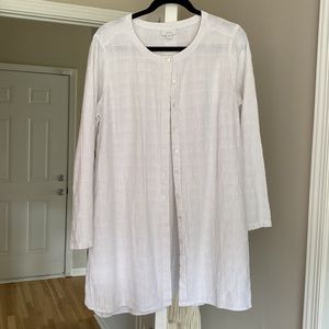 JJill Large White linen/cotton button up tunic with shirt tail hem.